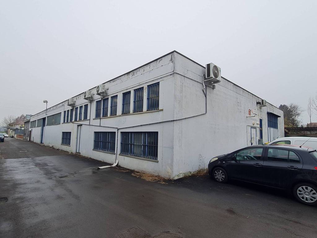 locale commerciale in affitto a Torino in zona Falchera