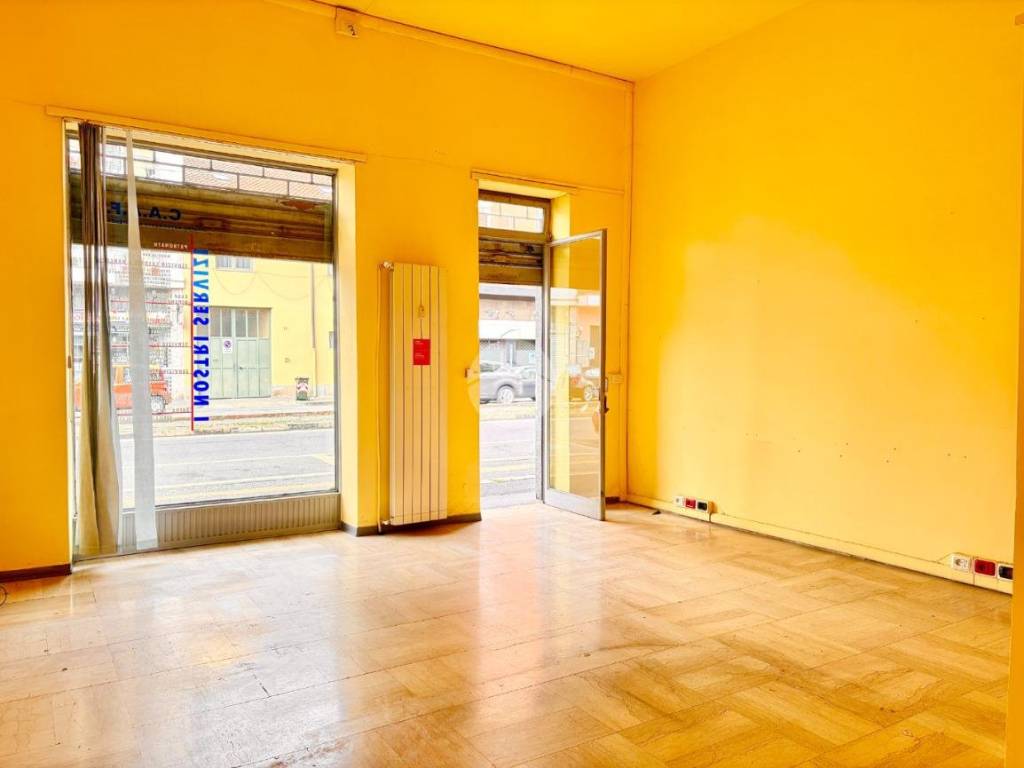 negozio in affitto a Torino in zona Lucento