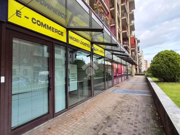 negozio in affitto a Torino in zona Pozzo Strada