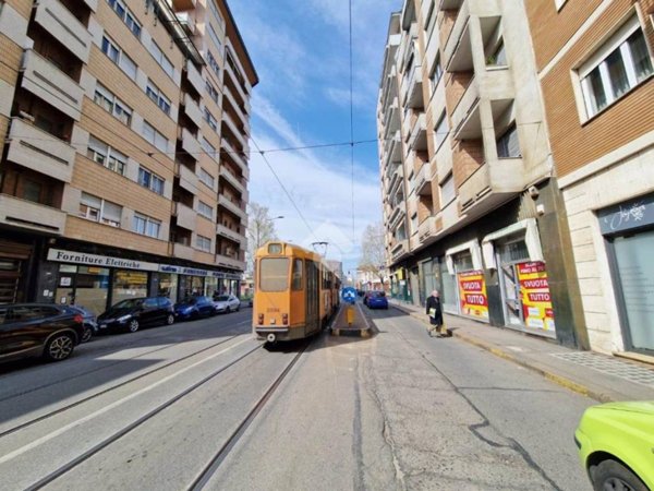negozio in affitto a Torino in zona Pozzo Strada