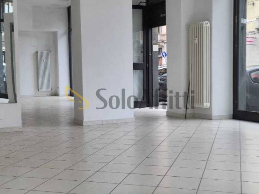 negozio in affitto a Torino in zona Cenisia