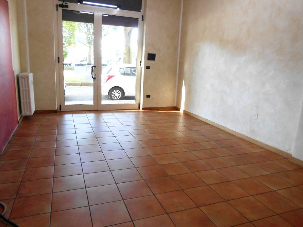 negozio in affitto a Torino in zona Parella