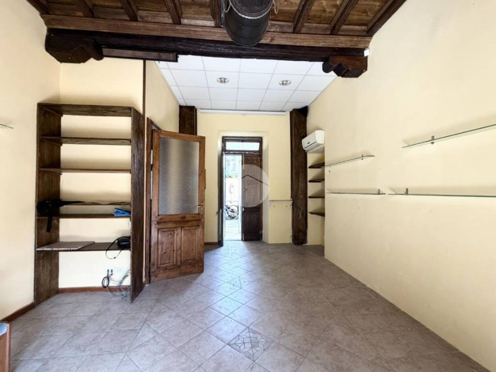 negozio in affitto a Torino in zona Borgata Vittoria