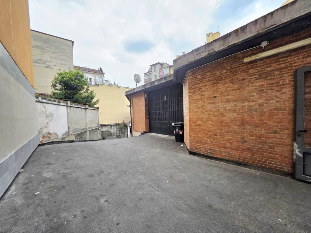 negozio in affitto a Torino in zona Borgo San Paolo