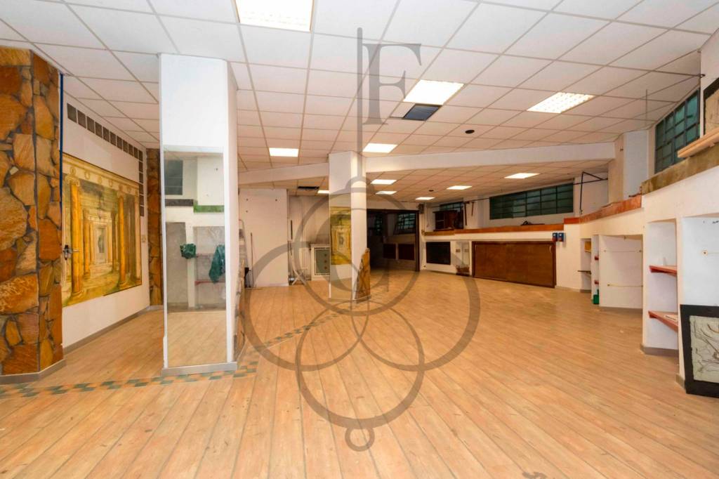 negozio in affitto a Torino in zona Rebaudengo