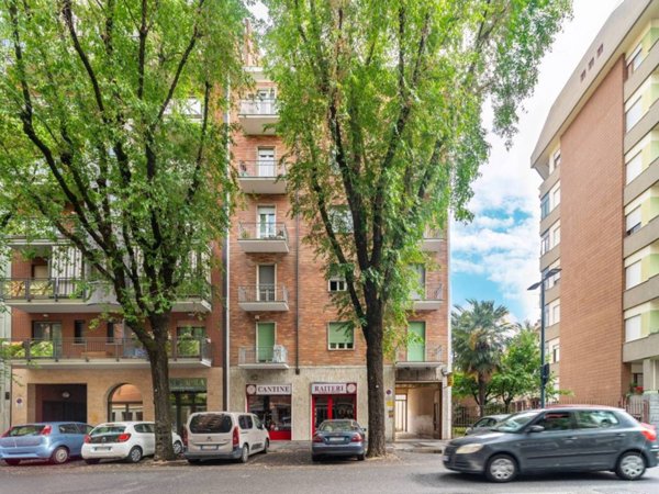 negozio in affitto a Torino in zona Borgata Vittoria