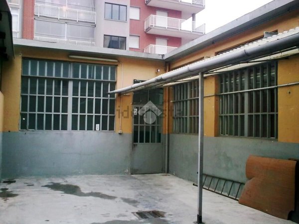 negozio in affitto a Torino in zona Pozzo Strada