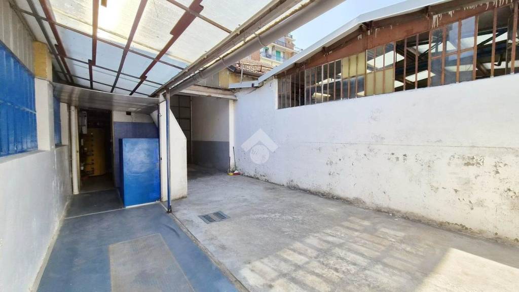 negozio in affitto a Torino in zona Pozzo Strada