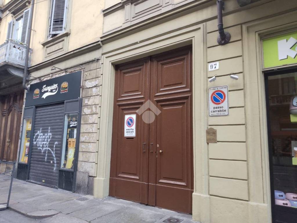negozio in affitto a Torino in zona San Salvario