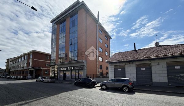 locale commerciale in affitto a Torino in zona Madonna di Campagna