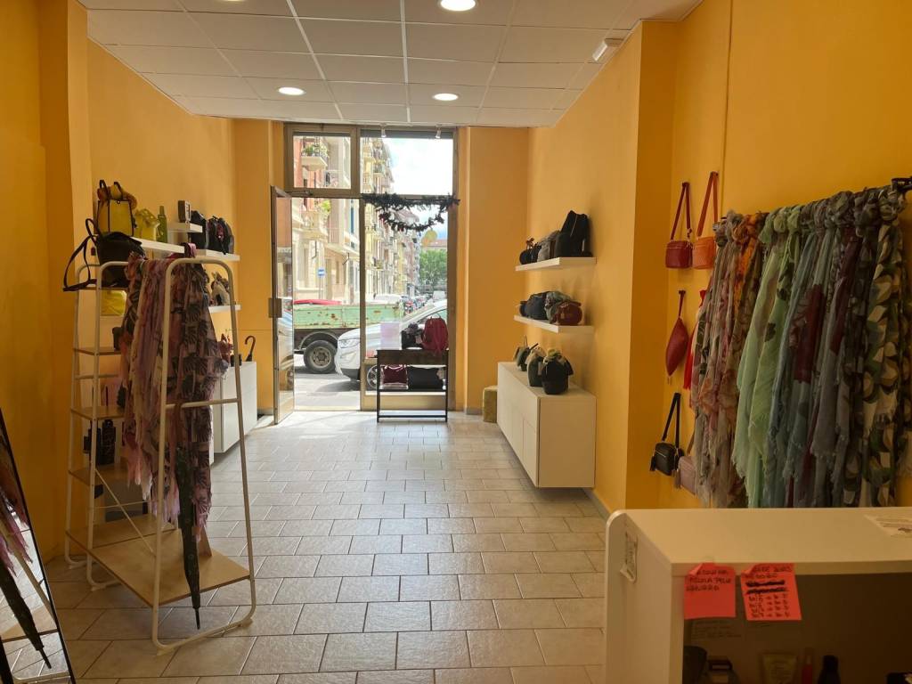 negozio in affitto a Torino in zona Parella