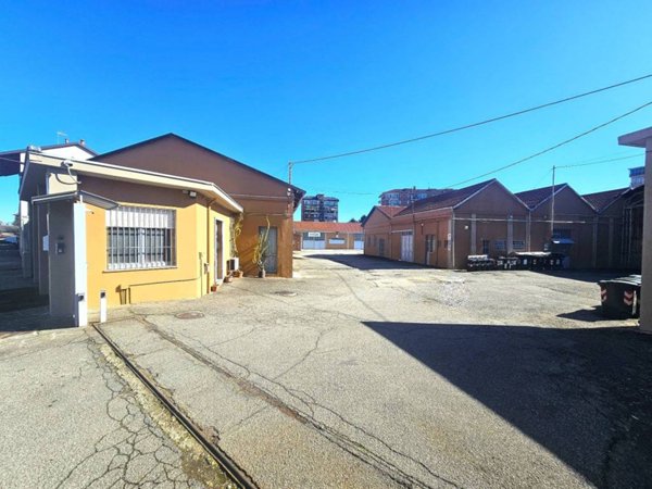 locale commerciale in affitto a Torino in zona Madonna di Campagna
