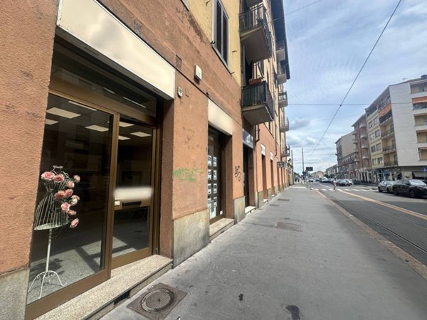 negozio in affitto a Torino in zona Lingotto