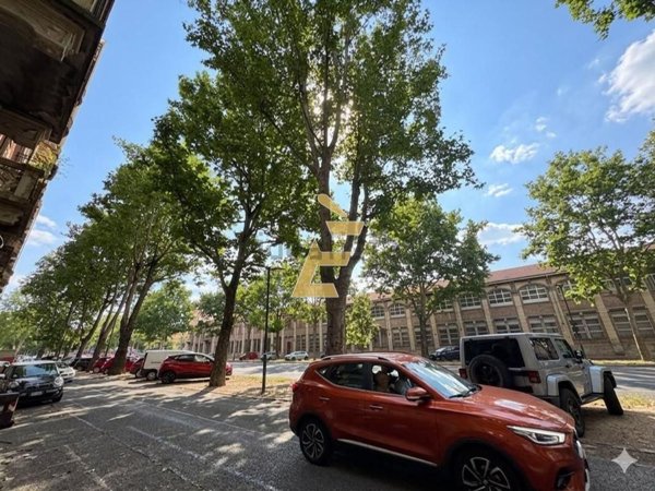 negozio in affitto a Torino in zona Cit Turin