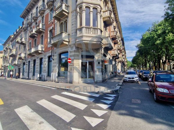 negozio in affitto a Torino in zona Madonna del Pilone