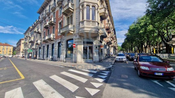 negozio in affitto a Torino in zona Madonna del Pilone