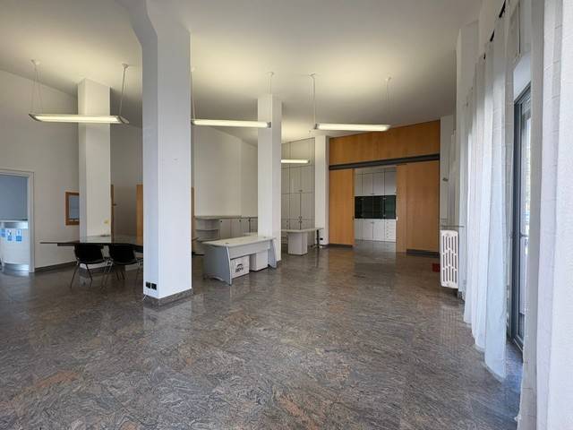 negozio in affitto a Torino in zona Lingotto