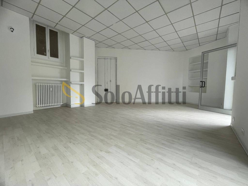 negozio in affitto a Torino in zona Cit Turin