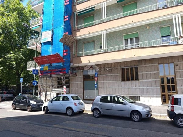 locale commerciale in affitto a Torino in zona Lingotto