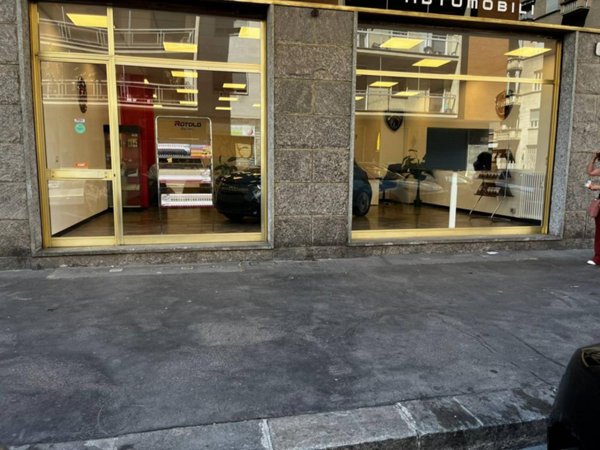 locale commerciale in affitto a Torino in zona Lingotto