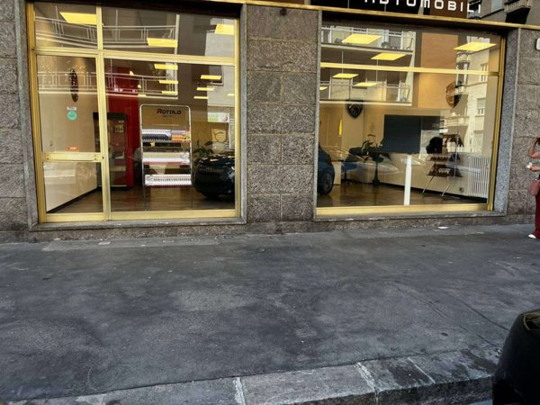 locale commerciale in affitto a Torino in zona Lingotto
