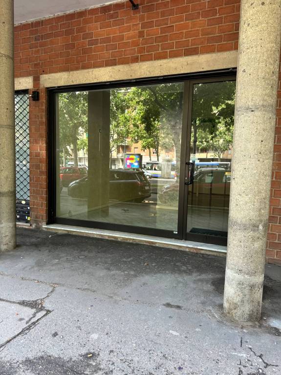 negozio in affitto a Torino in zona Aeronautica