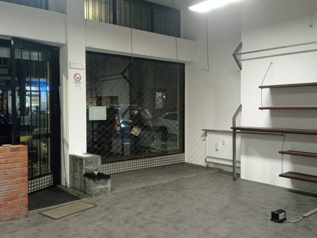 negozio in affitto a Torino in zona Aurora