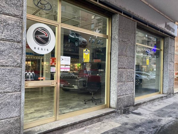 negozio in affitto a Torino in zona Lingotto