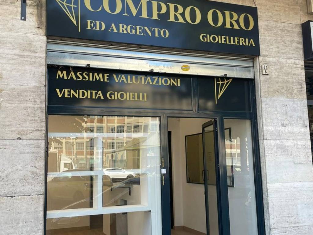 negozio in affitto a Torino in zona Cenisia