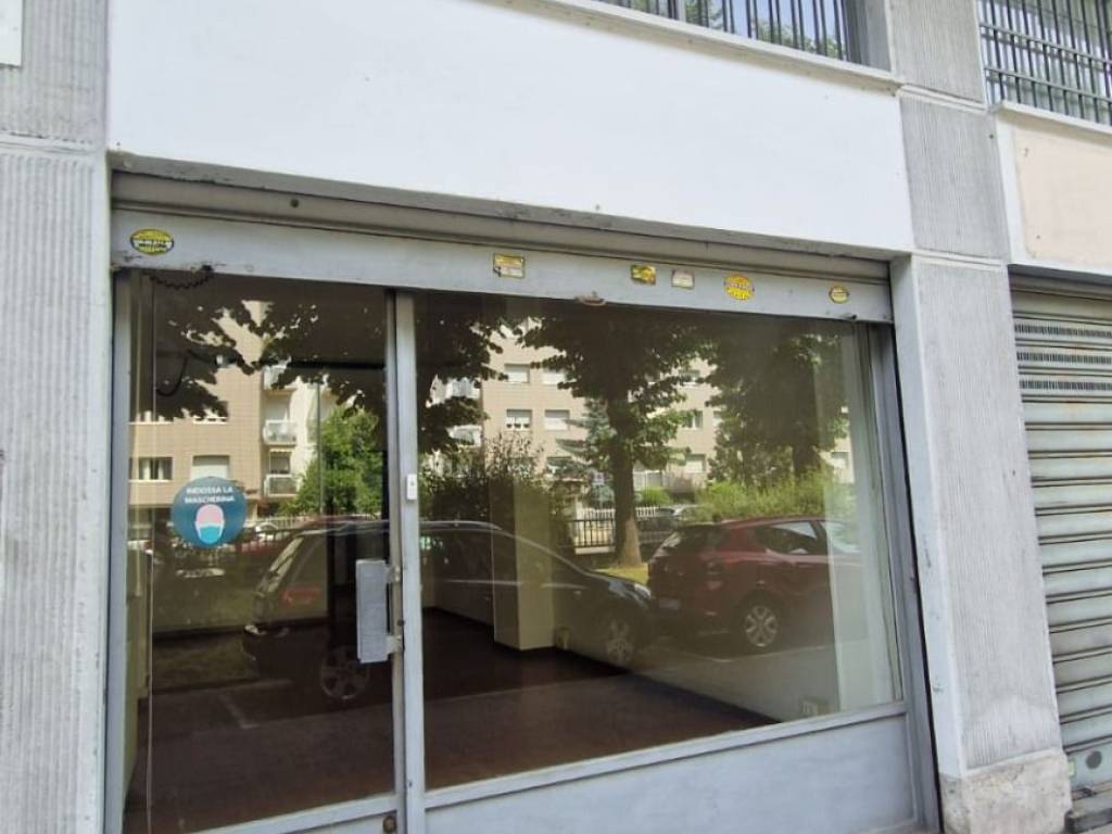 negozio in affitto a Torino in zona Mirafiori Nord