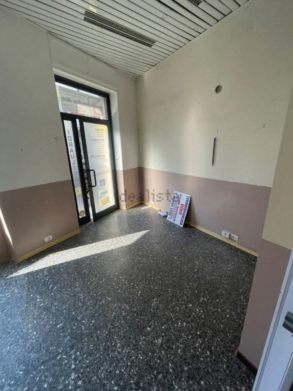 negozio in affitto a Torino in zona Borgo San Paolo