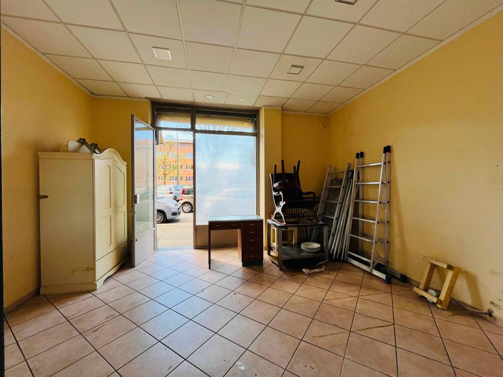 negozio in affitto a Torino in zona Parella