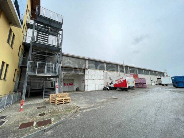 locale commerciale in affitto a Torino in zona Mirafiori Sud