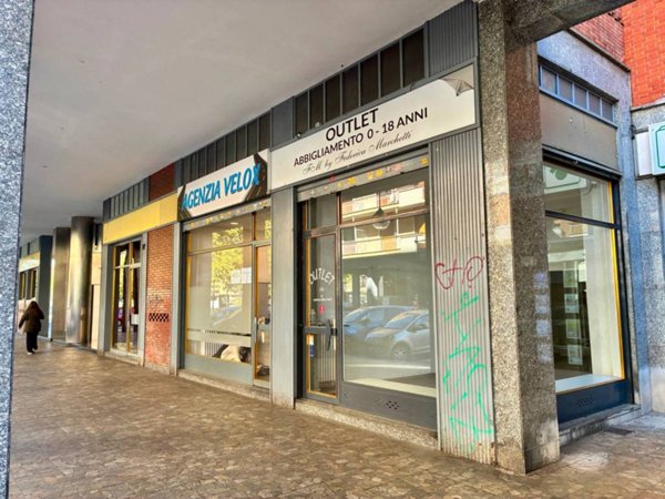 negozio in affitto a Torino in zona Lingotto