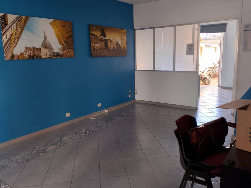 negozio in affitto a Torino in zona Borgata Vittoria