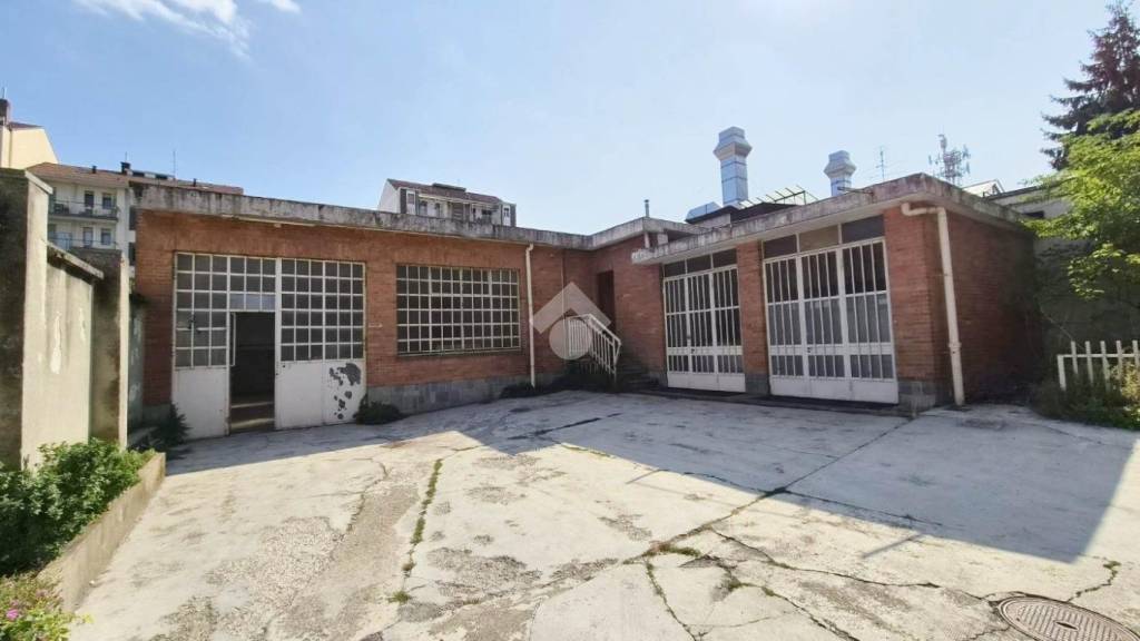 locale commerciale in affitto a Torino in zona Pozzo Strada