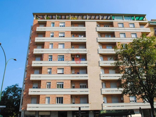 negozio in affitto a Torino in zona Lingotto