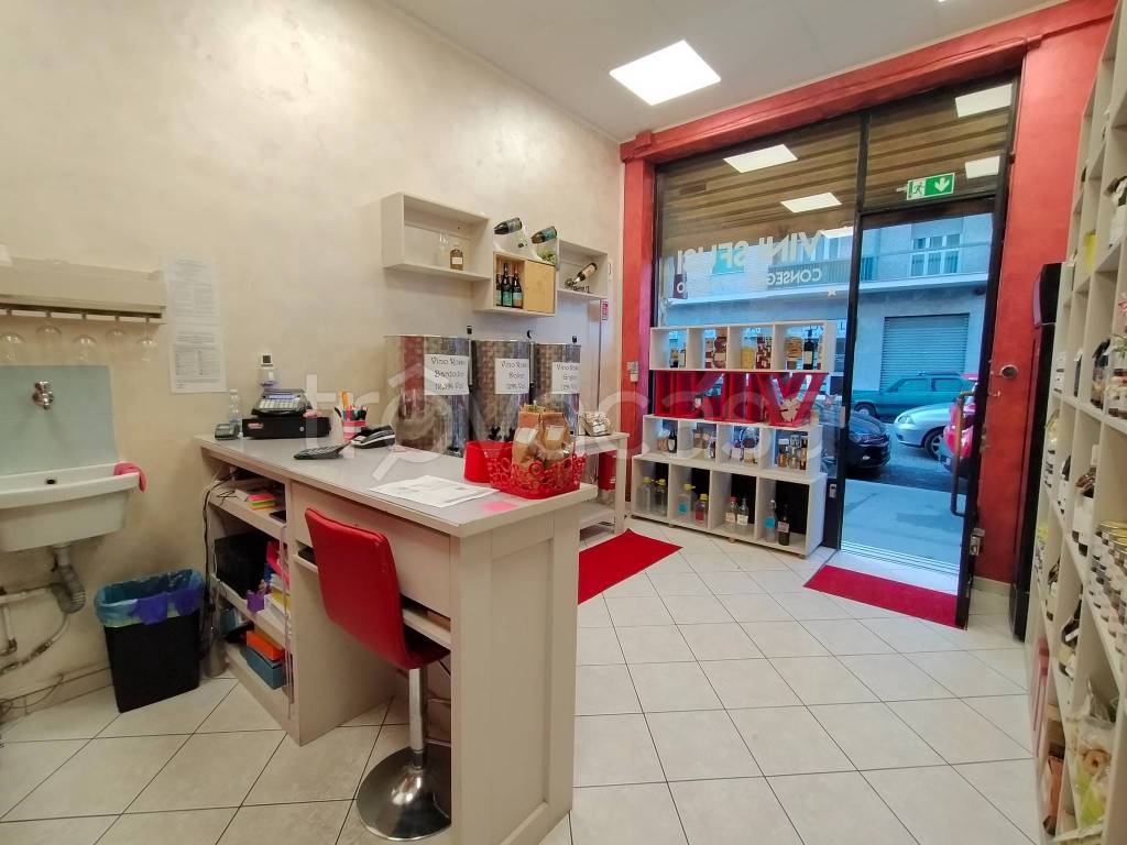negozio in affitto a Torino in zona Lucento
