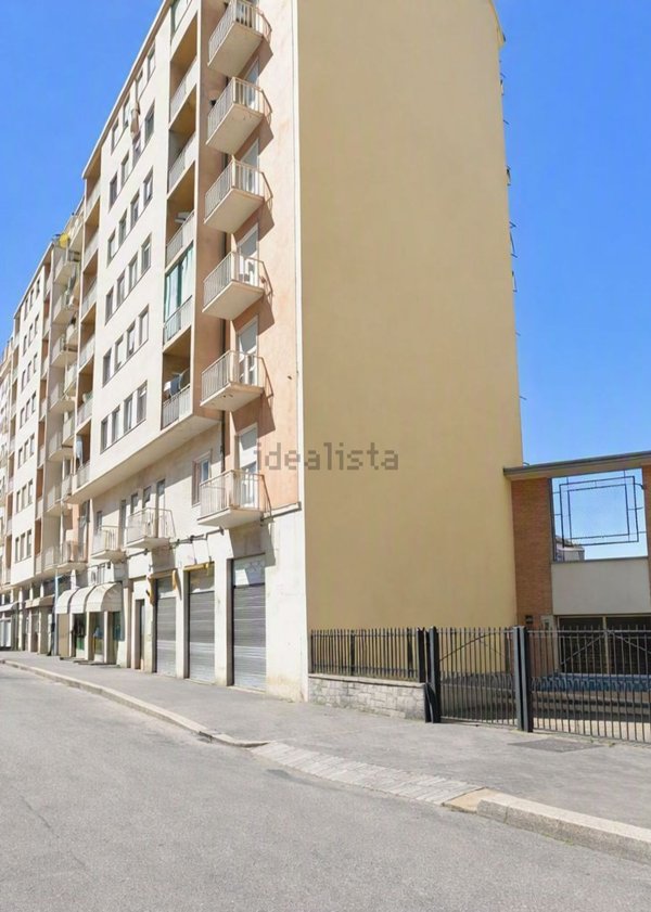 negozio in affitto a Torino in zona Madonna di Campagna