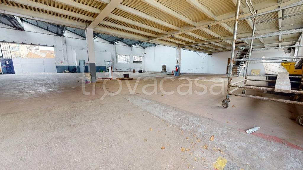 locale commerciale in affitto a Torino in zona Lingotto