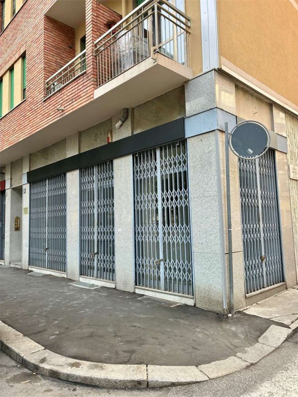 negozio in affitto a Torino in zona Parella