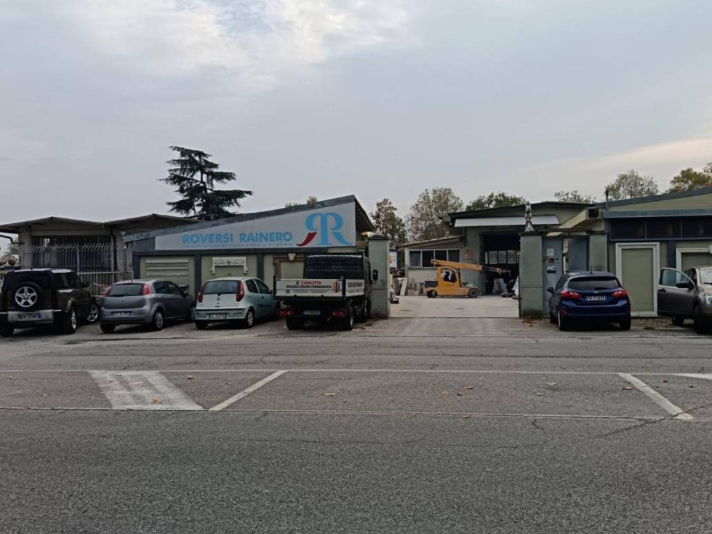 locale commerciale in affitto a Torino in zona Vallette