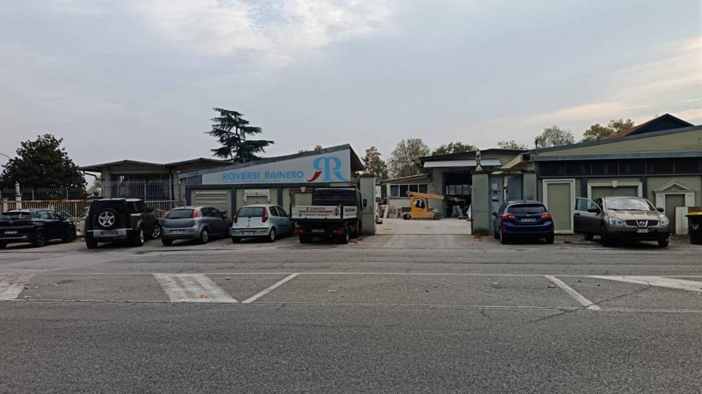 locale commerciale in affitto a Torino in zona Vallette