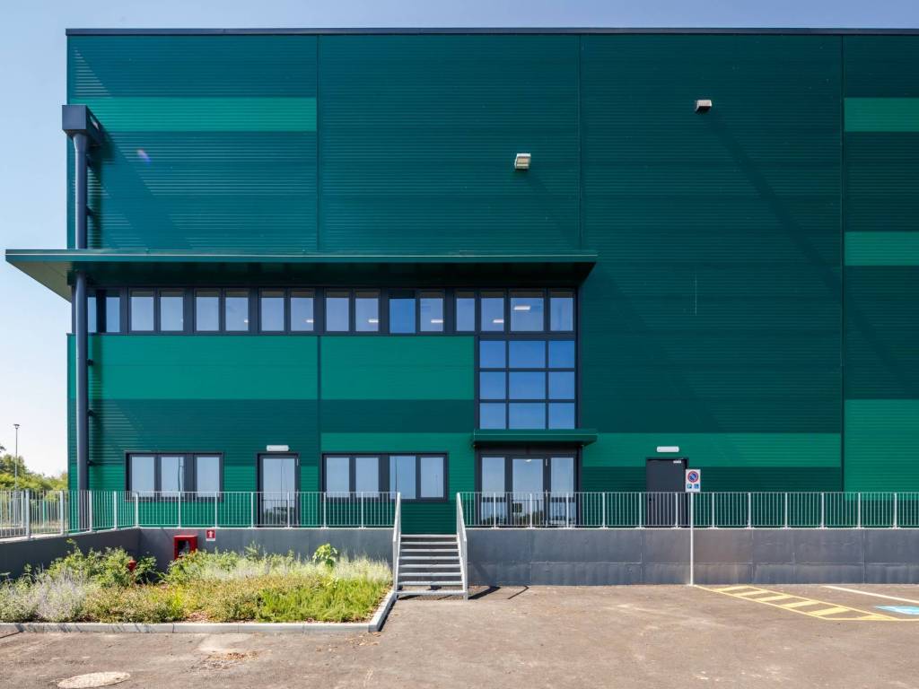 locale commerciale in affitto a Torrazza Piemonte