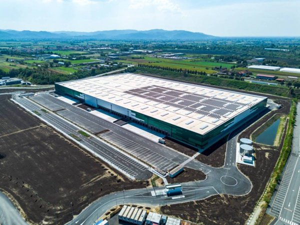 locale commerciale in affitto a Torrazza Piemonte