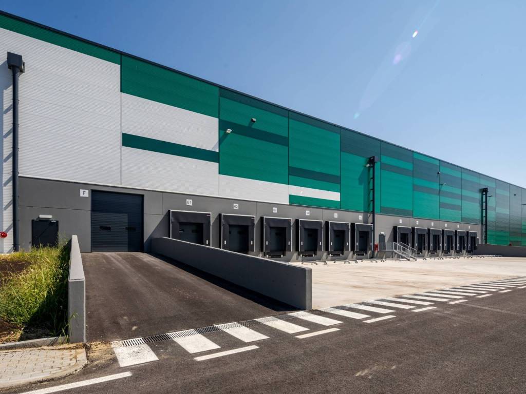 locale commerciale in affitto a Torrazza Piemonte
