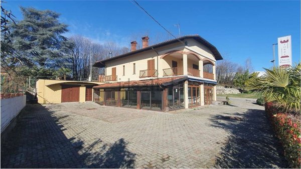 locale commerciale in affitto a Torre Canavese