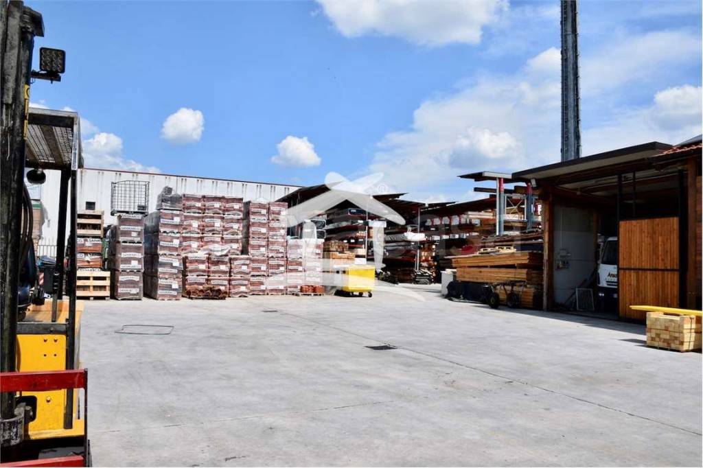 locale commerciale in affitto a Trofarello