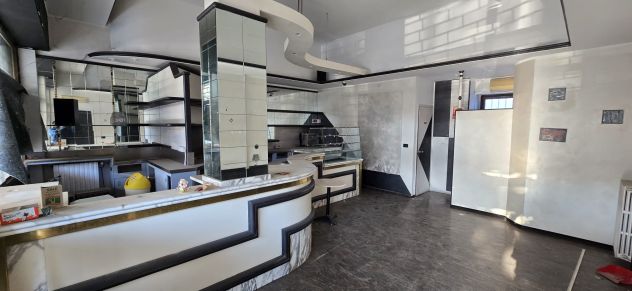 locale commerciale in affitto a Trofarello