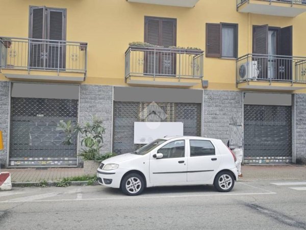 negozio in affitto a Trofarello
